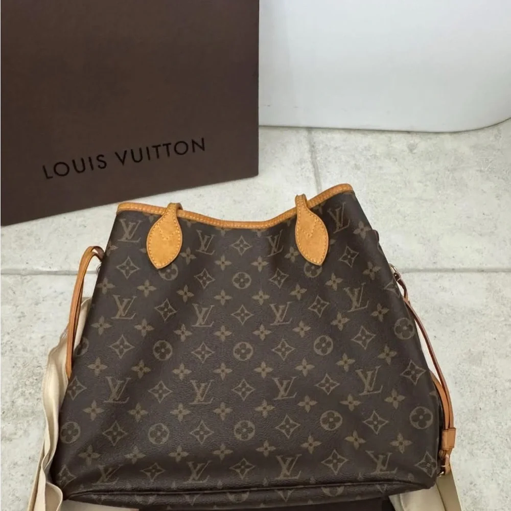 Louis Vuitton Tan and Brown Monogram Shoulder Bag - Picture 1 of 5